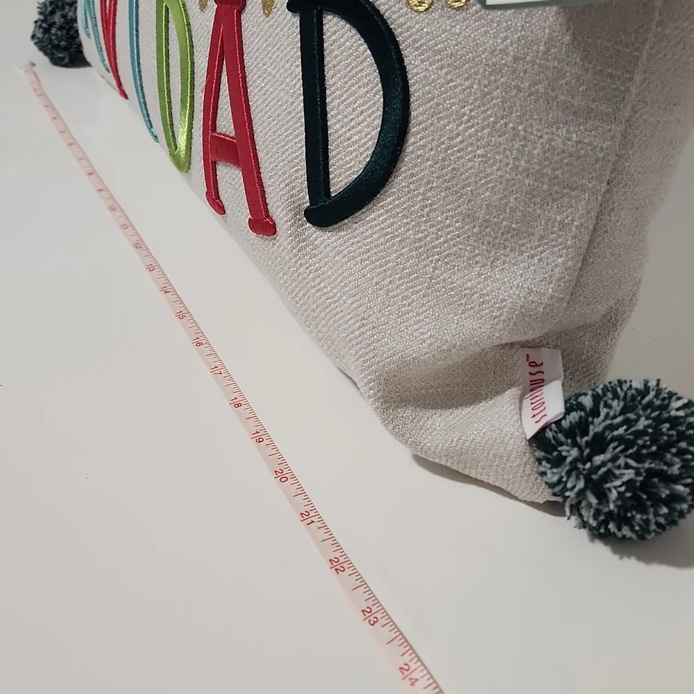 Holiday 'Feliz Navidad' Decorative Pillow - Multicolor